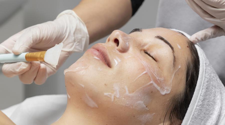 Reveal Radiant Skin with Chemical Peel Treatment at Ojasvi Skincare Clinic by Dermatologist Dr. Tavinder Thakur